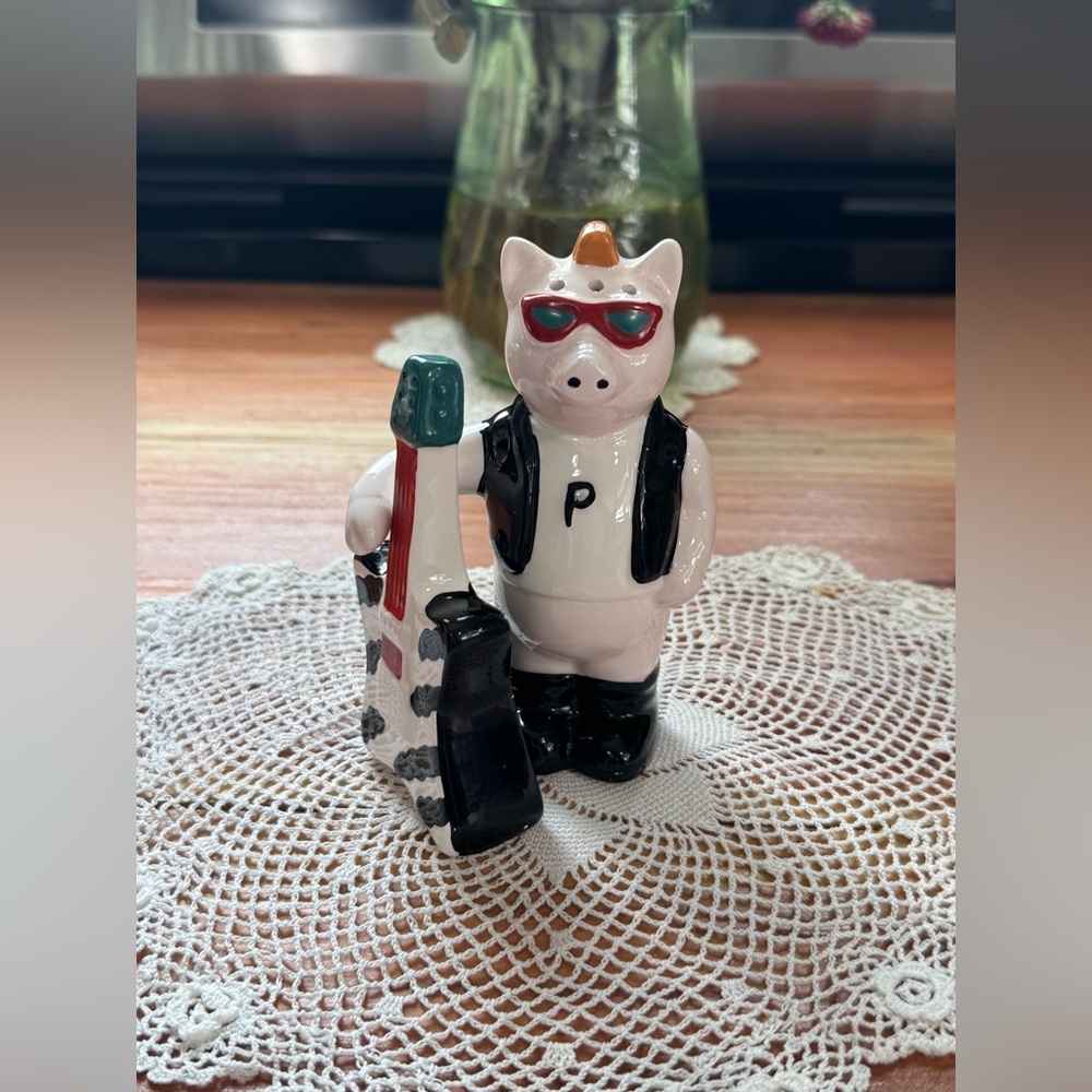 1987 Vandor Pig Guitar Rock and Roll Salt and Pepper Shakers